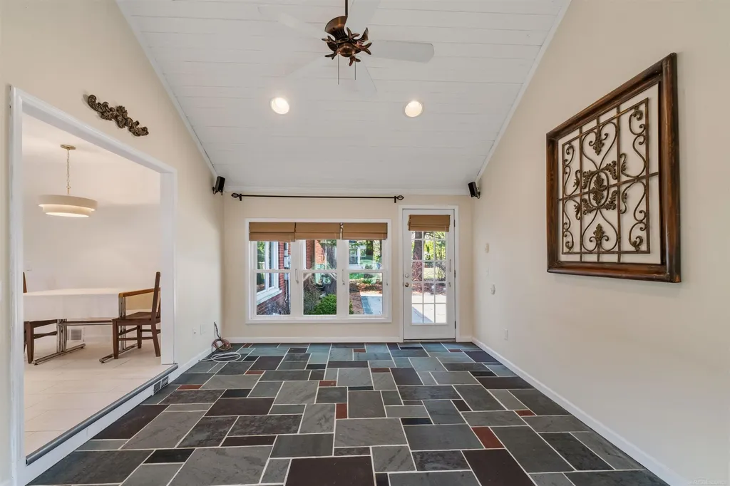 1040 N Renaud Road Grosse Pointe Woods City MI 48236