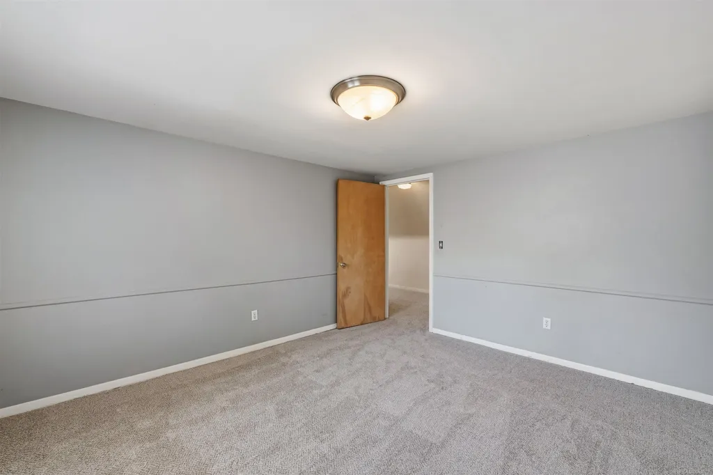 1040 N Renaud Road Grosse Pointe Woods City MI 48236