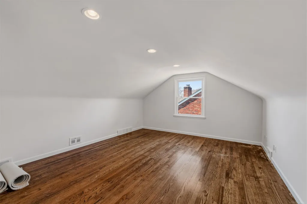 1040 N Renaud Road Grosse Pointe Woods City MI 48236