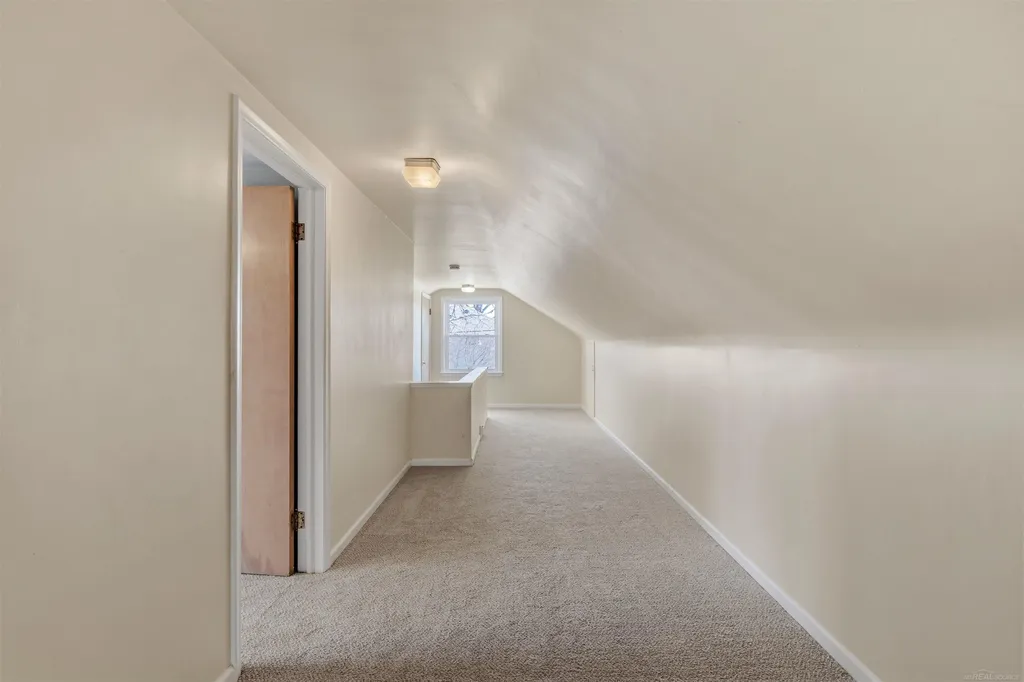 1040 N Renaud Road Grosse Pointe Woods City MI 48236