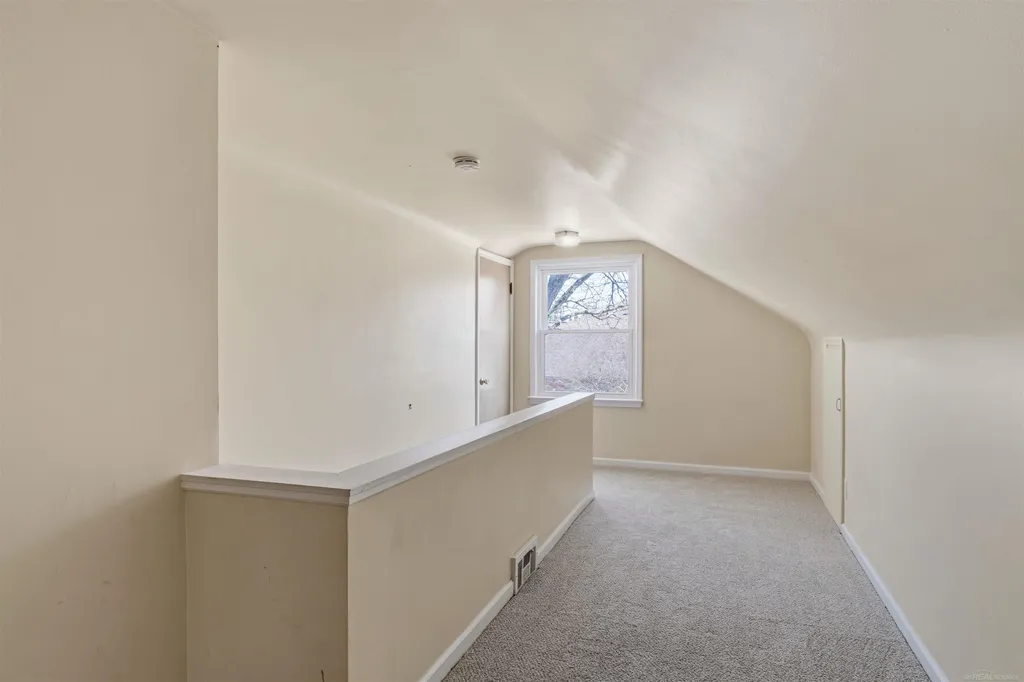 1040 N Renaud Road Grosse Pointe Woods City MI 48236