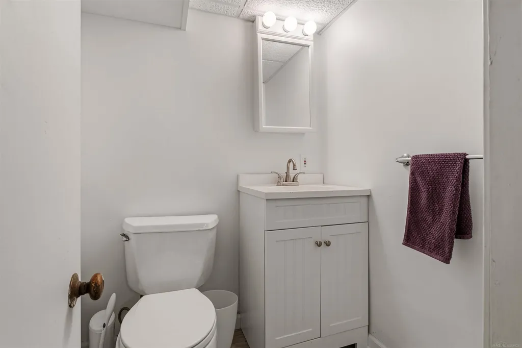 1040 N Renaud Road Grosse Pointe Woods City MI 48236