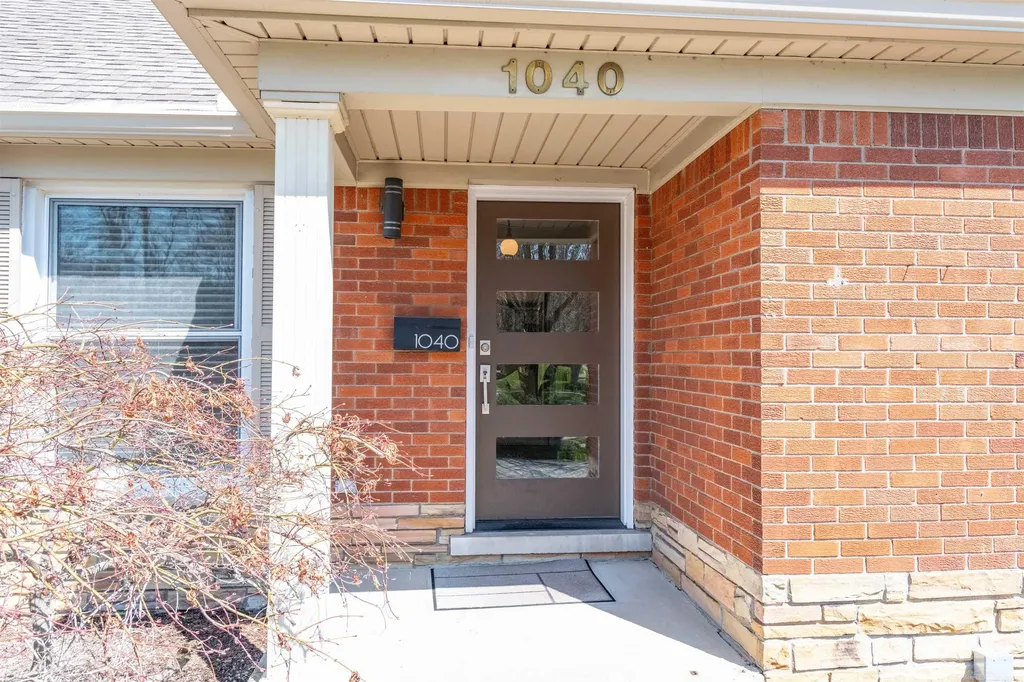 1040 N Renaud Road Grosse Pointe Woods City MI 48236