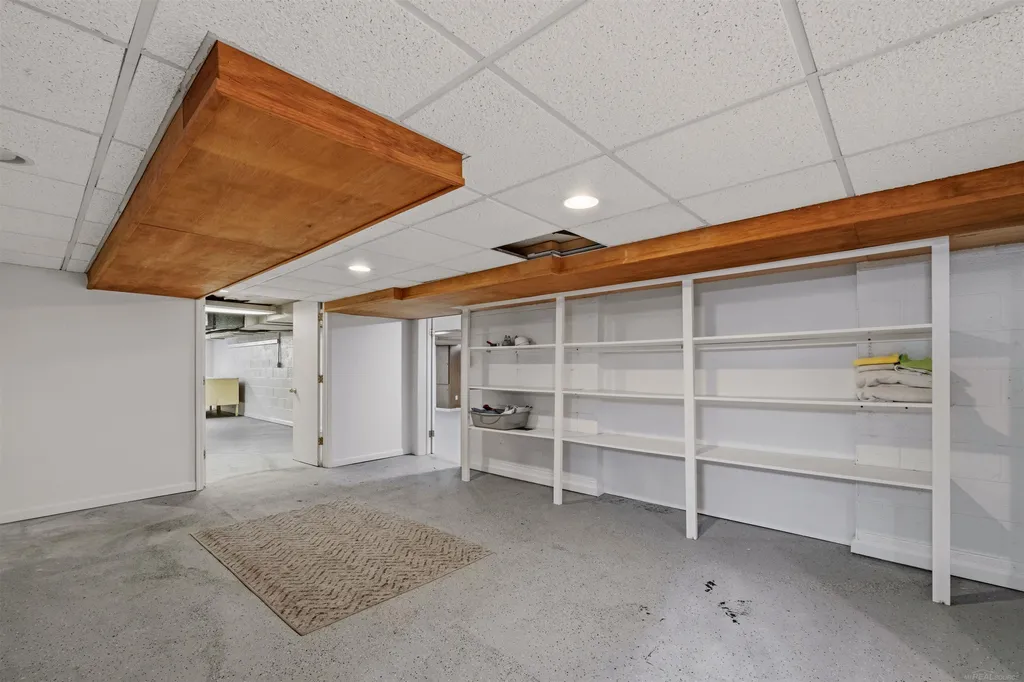 1040 N Renaud Road Grosse Pointe Woods City MI 48236