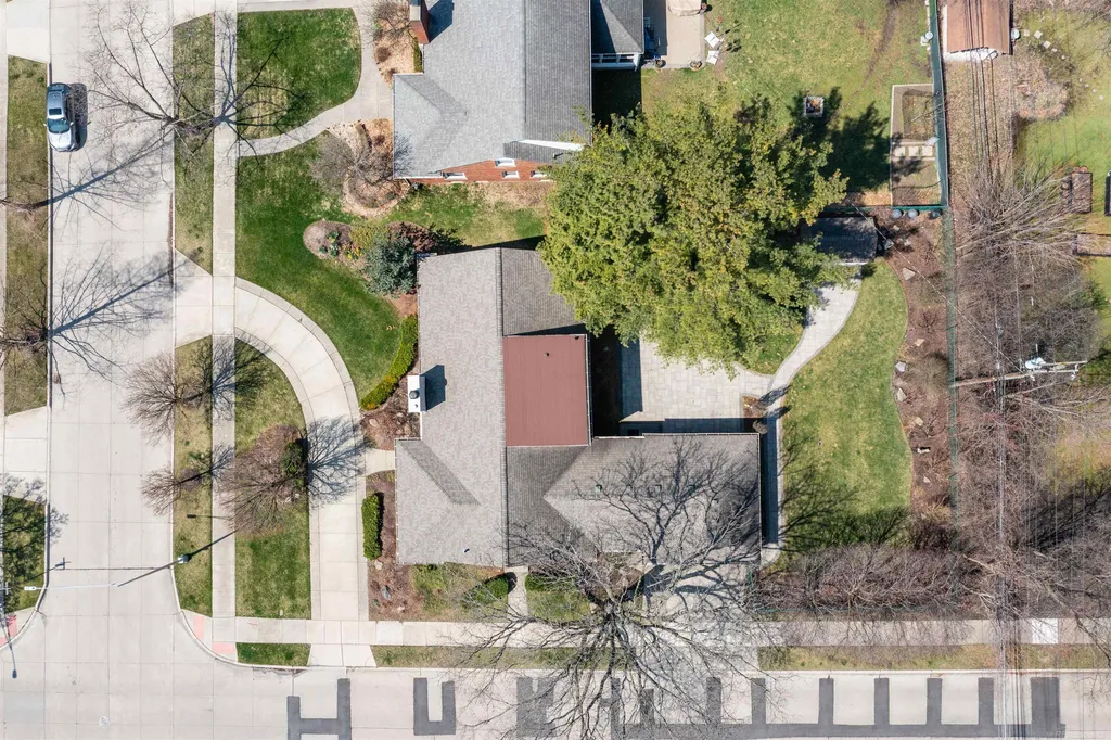 1040 N Renaud Road Grosse Pointe Woods City MI 48236