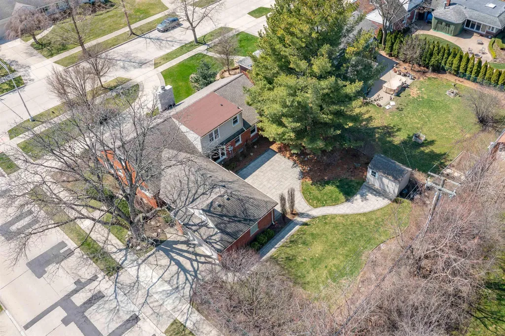 1040 N Renaud Road Grosse Pointe Woods City MI 48236