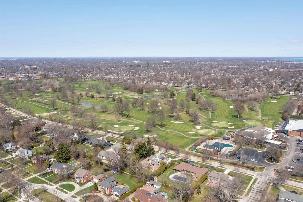 1040 N Renaud Road Grosse Pointe Woods City MI 48236