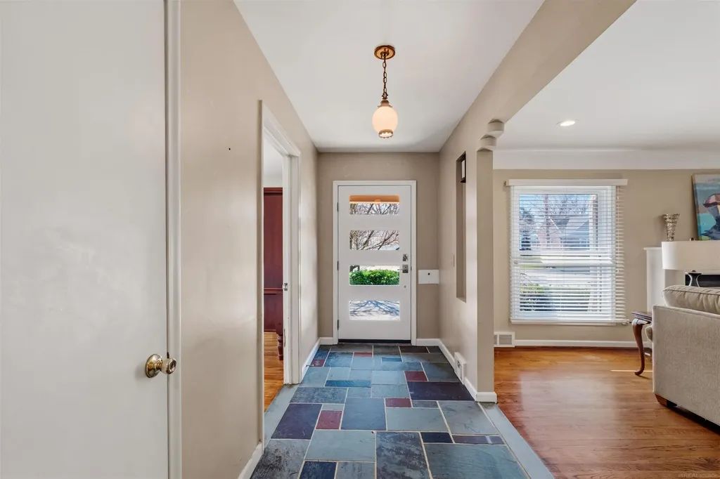 1040 N Renaud Road Grosse Pointe Woods City MI 48236