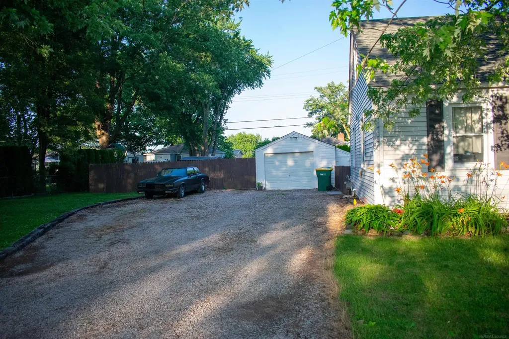1543 Goffe Street St. Clair City MI 48079