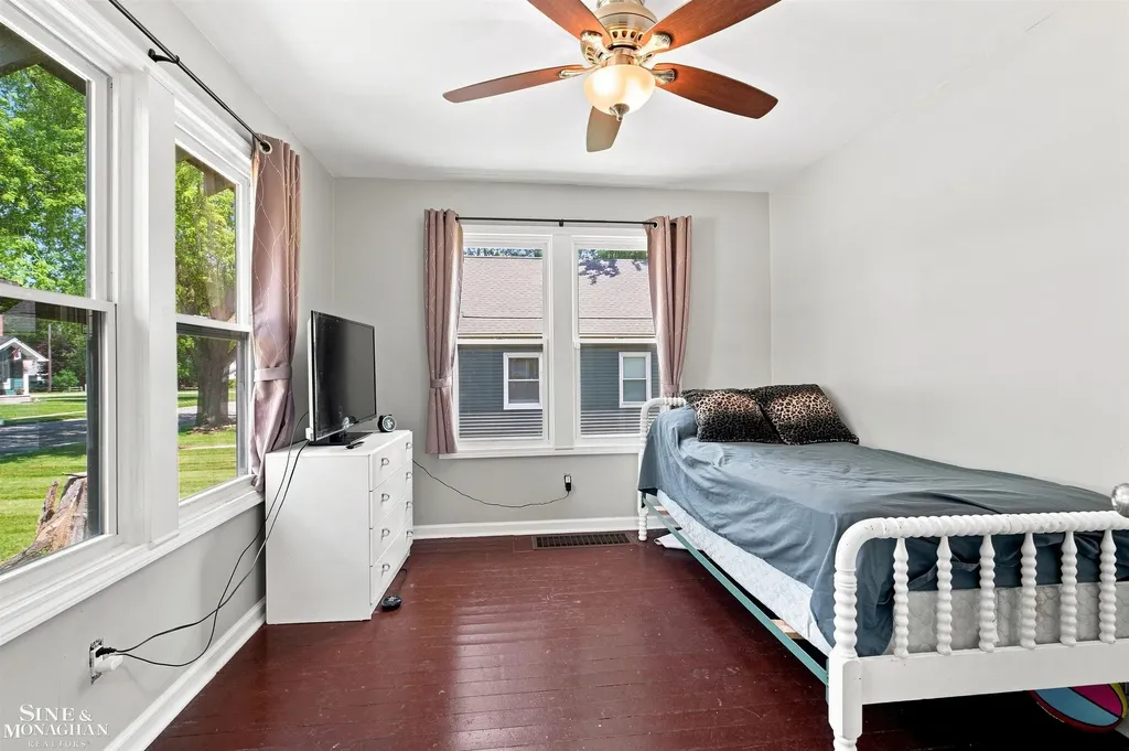 729 Smith Street Algonac City MI 48001