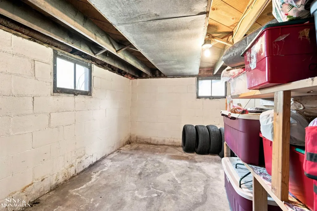 729 Smith Street Algonac City MI 48001