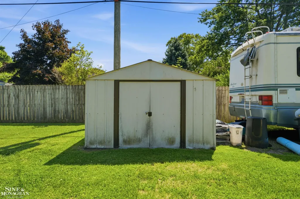 729 Smith Street Algonac City MI 48001