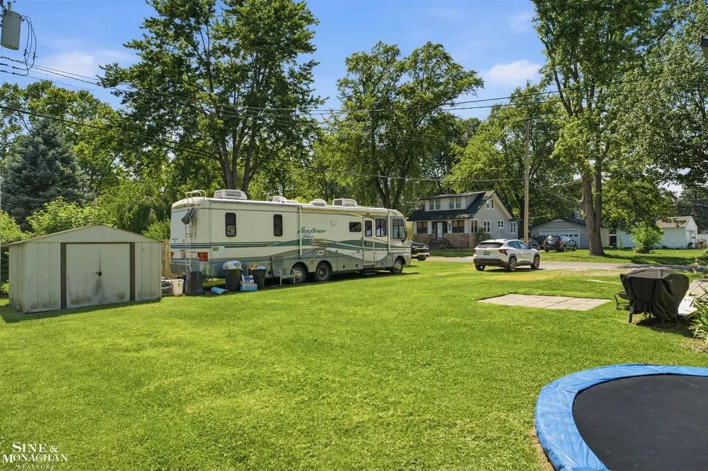 729 Smith Street Algonac City MI 48001