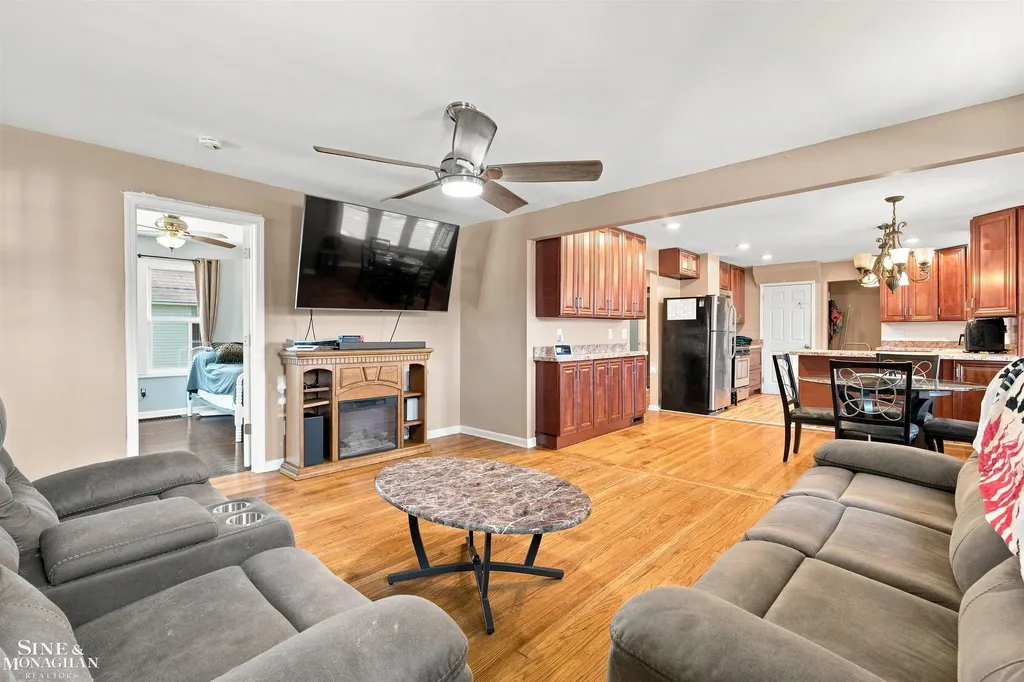 729 Smith Street Algonac City MI 48001