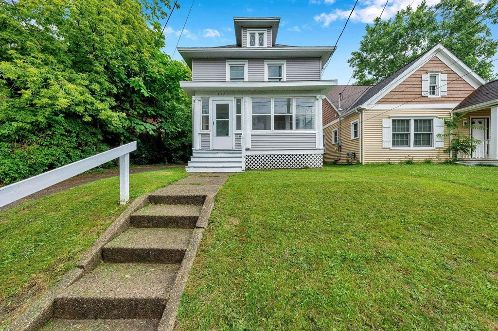 732 Chicago Avenue Lansing City MI 48915