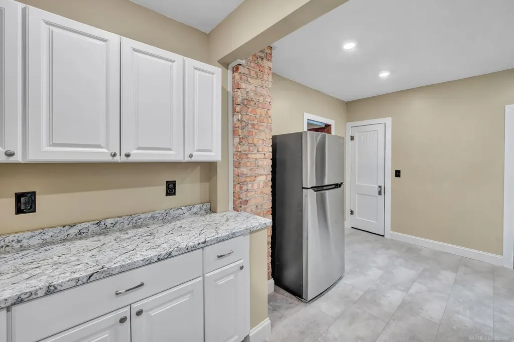 732 Chicago Avenue Lansing City MI 48915