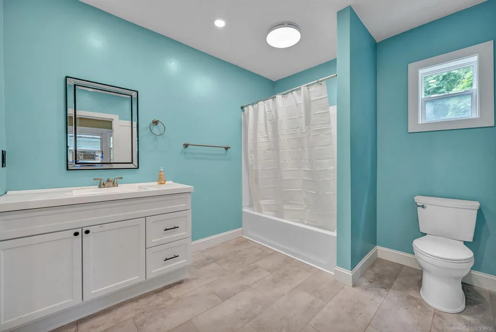 732 Chicago Avenue Lansing City MI 48915