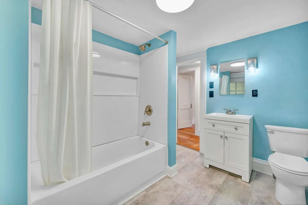 732 Chicago Avenue Lansing City MI 48915