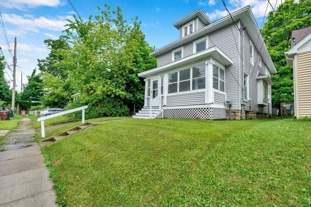 732 Chicago Avenue Lansing City MI 48915
