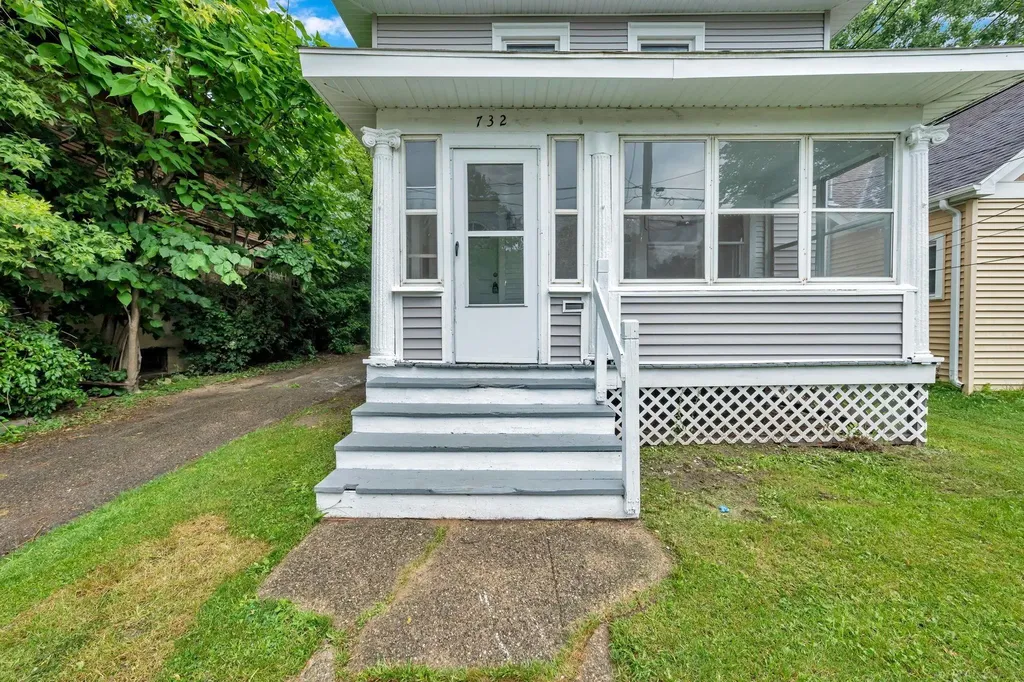 732 Chicago Avenue Lansing City MI 48915