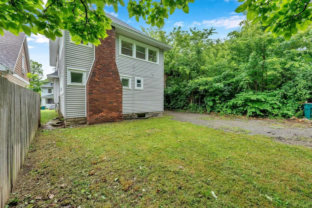732 Chicago Avenue Lansing City MI 48915