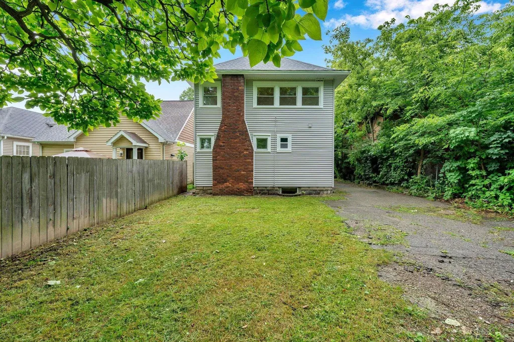 732 Chicago Avenue Lansing City MI 48915