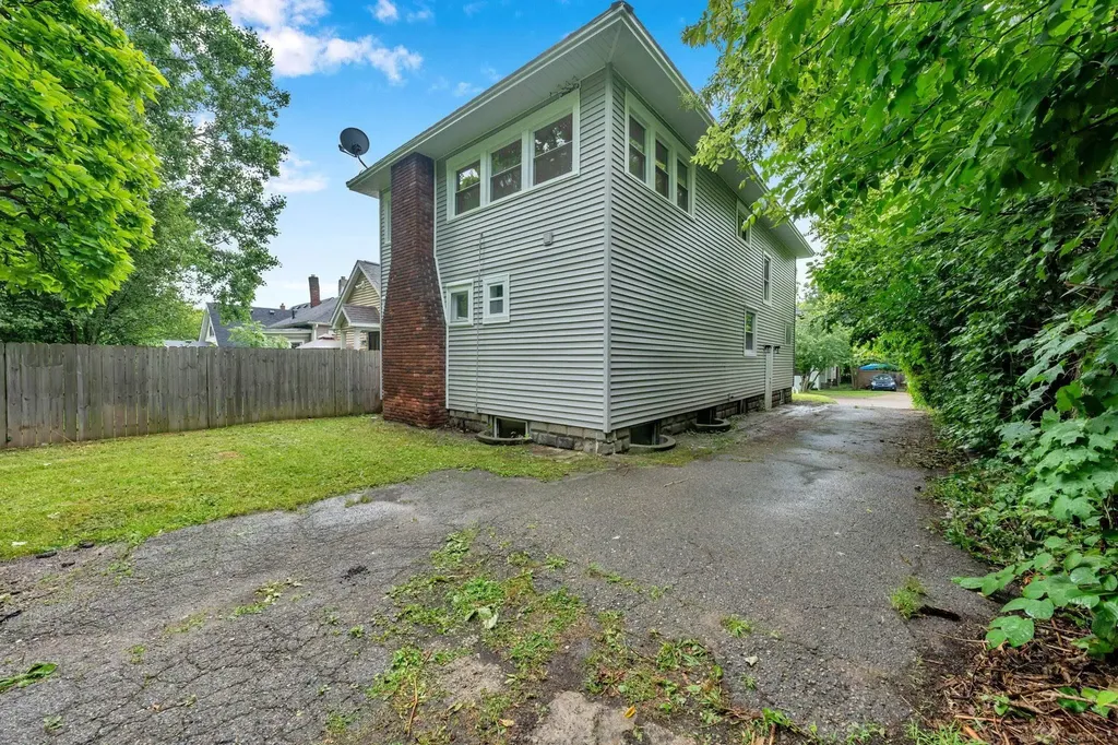 732 Chicago Avenue Lansing City MI 48915