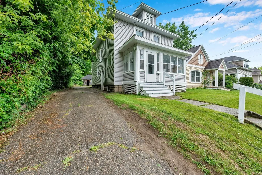 732 Chicago Avenue Lansing City MI 48915