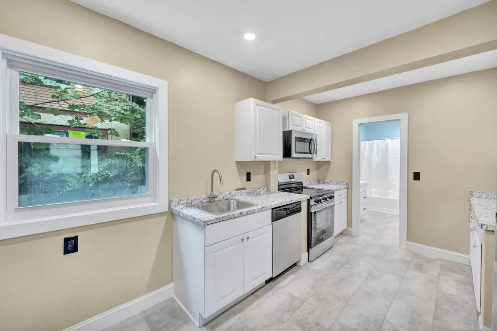 732 Chicago Avenue Lansing City MI 48915