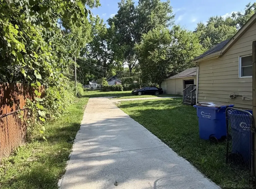 3348 Wasmund Avenue Warren City MI 48091