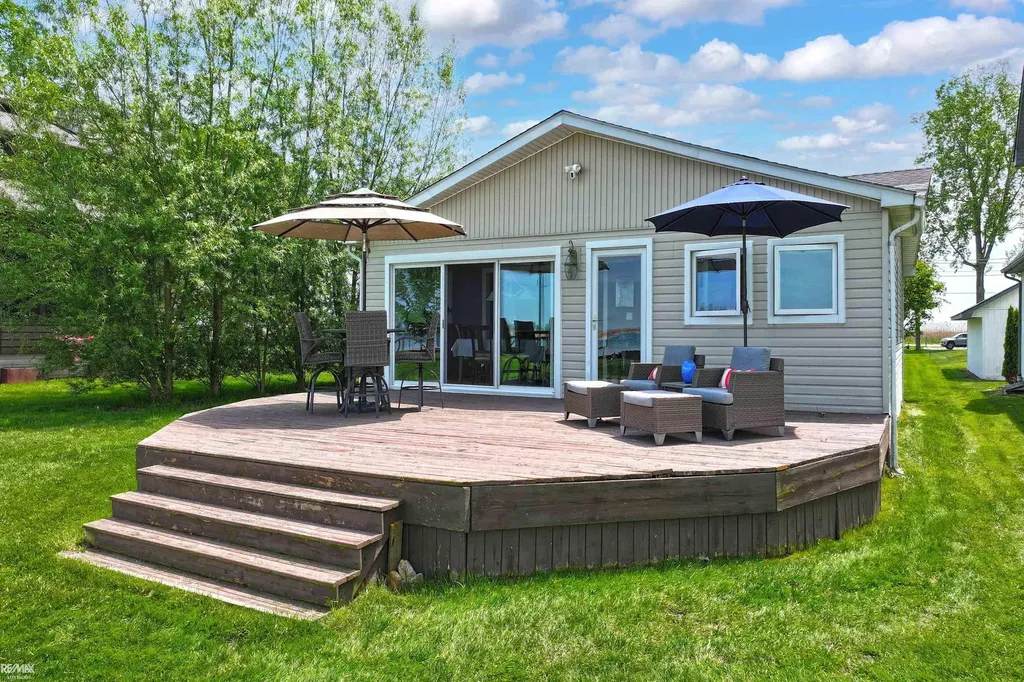 7054 Middle Channel Lane Clay Township MI 48028