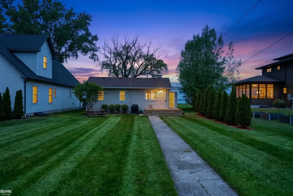 7054 Middle Channel Lane Clay Township MI 48028