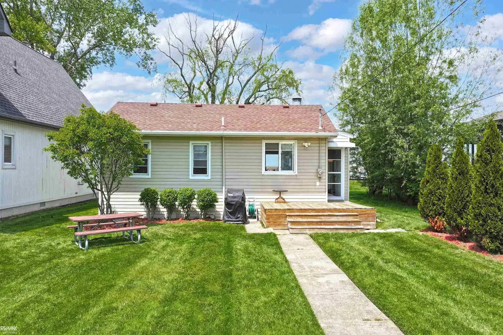 7054 Middle Channel Lane Clay Township MI 48028