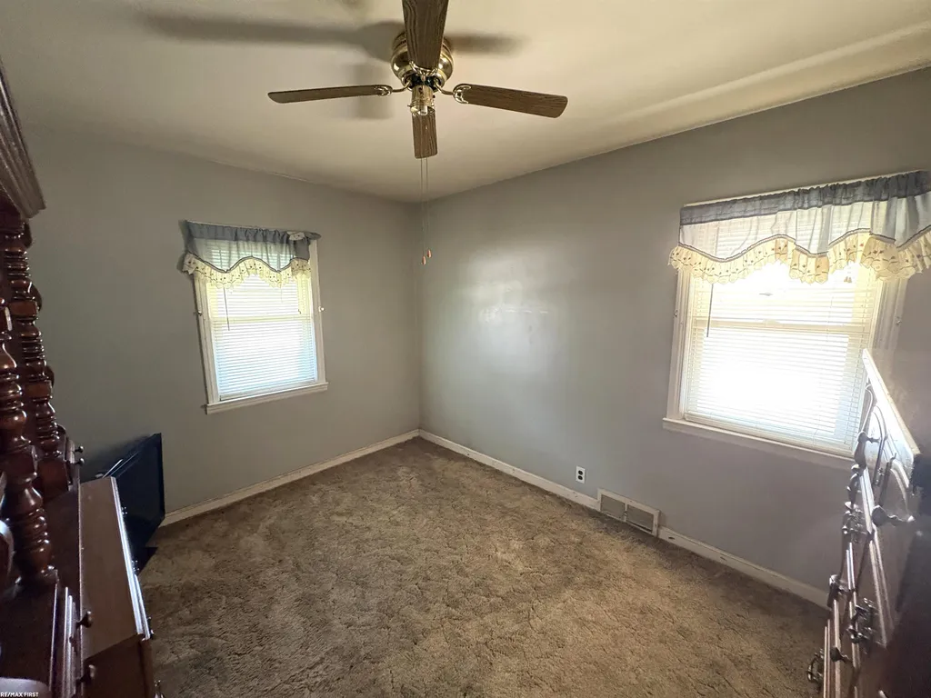 26641 Pattow Street Roseville City MI 48066