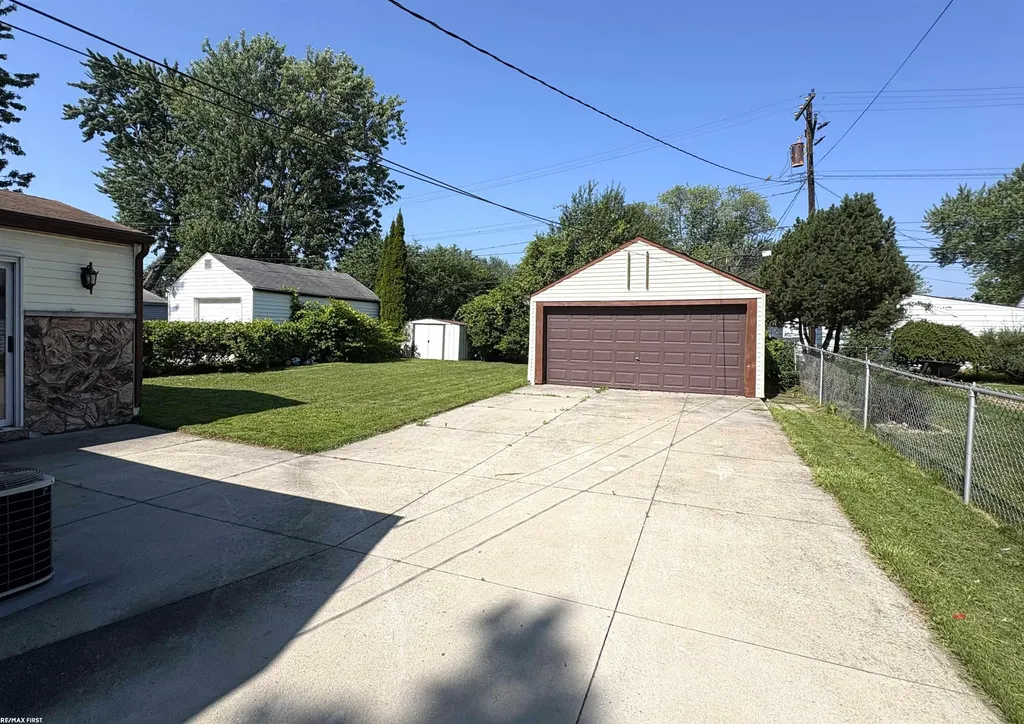 26641 Pattow Street Roseville City MI 48066
