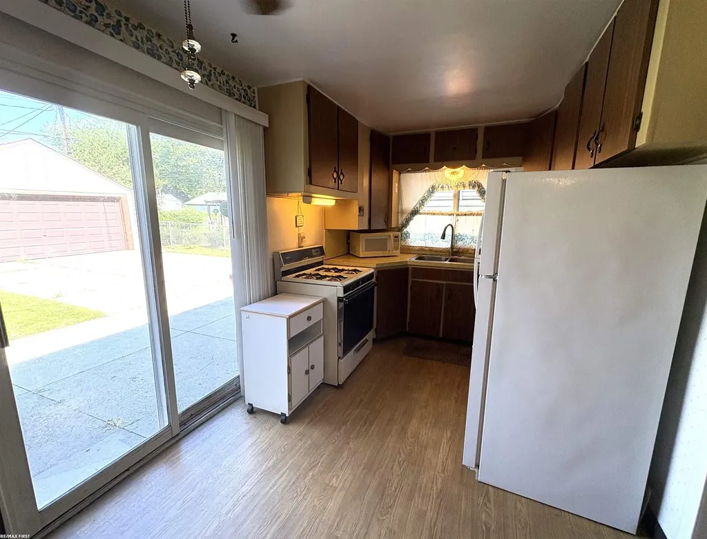 26641 Pattow Street Roseville City MI 48066