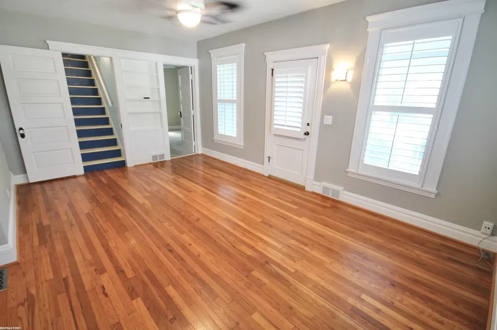 48 W Burdick Street Oxford Village MI 48371