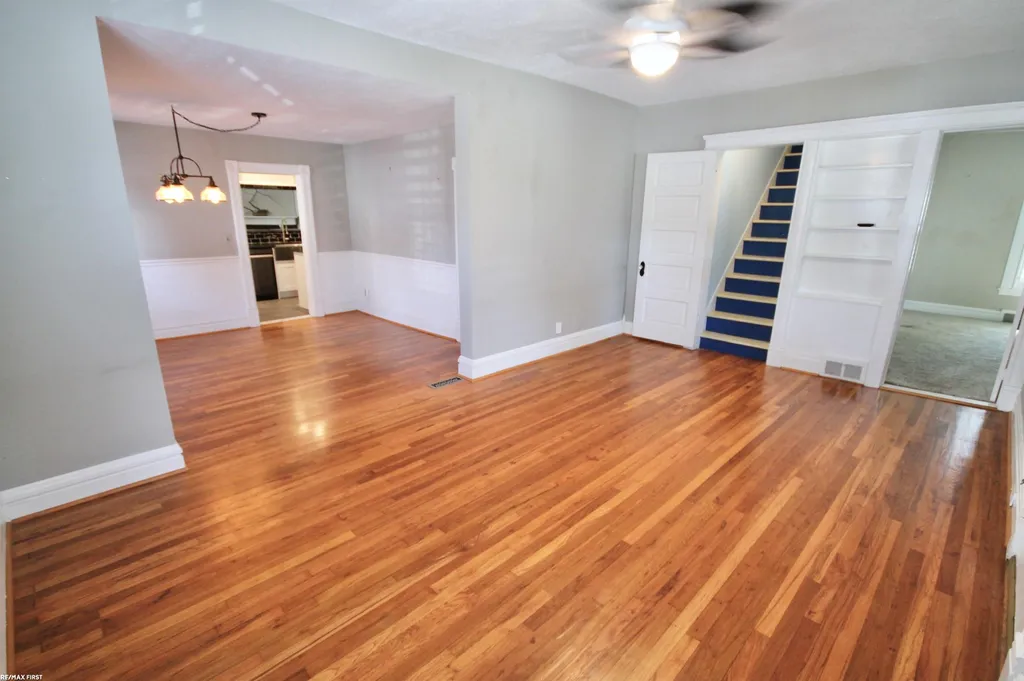48 W Burdick Street Oxford Village MI 48371
