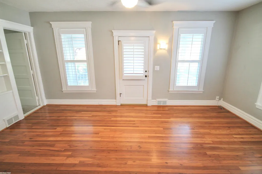 48 W Burdick Street Oxford Village MI 48371