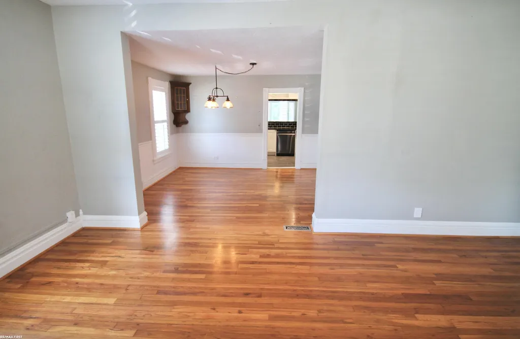 48 W Burdick Street Oxford Village MI 48371