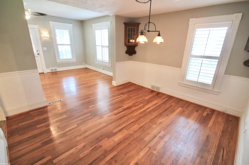 48 W Burdick Street Oxford Village MI 48371