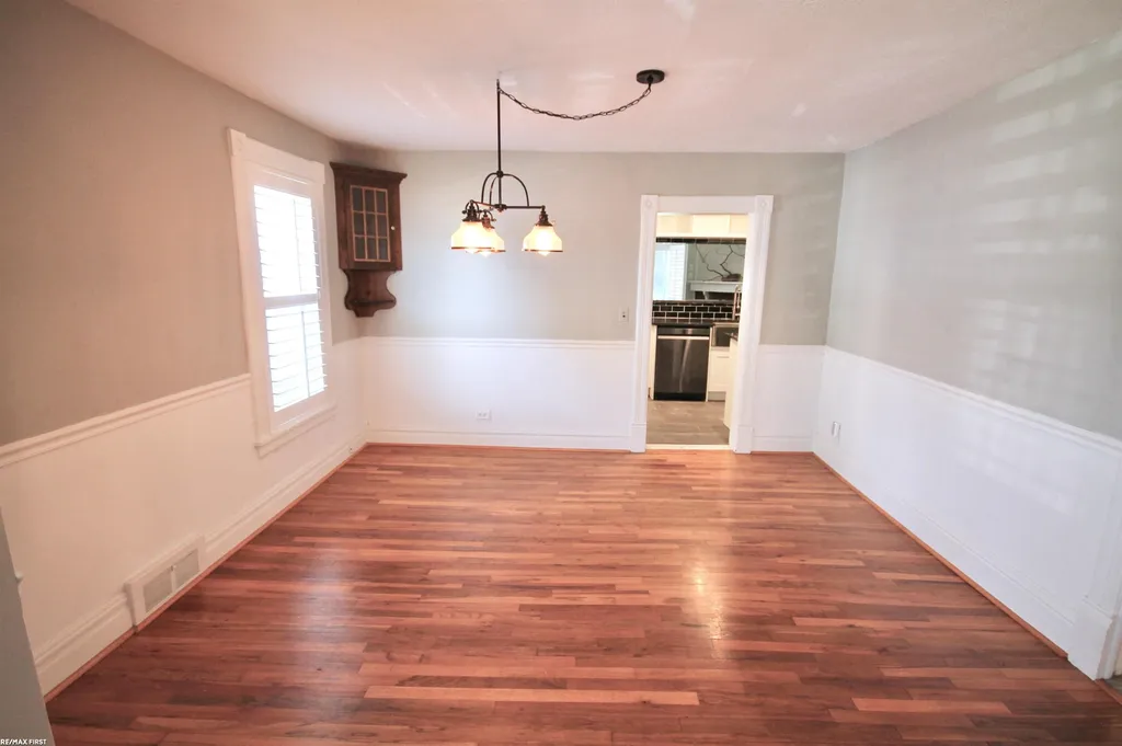 48 W Burdick Street Oxford Village MI 48371