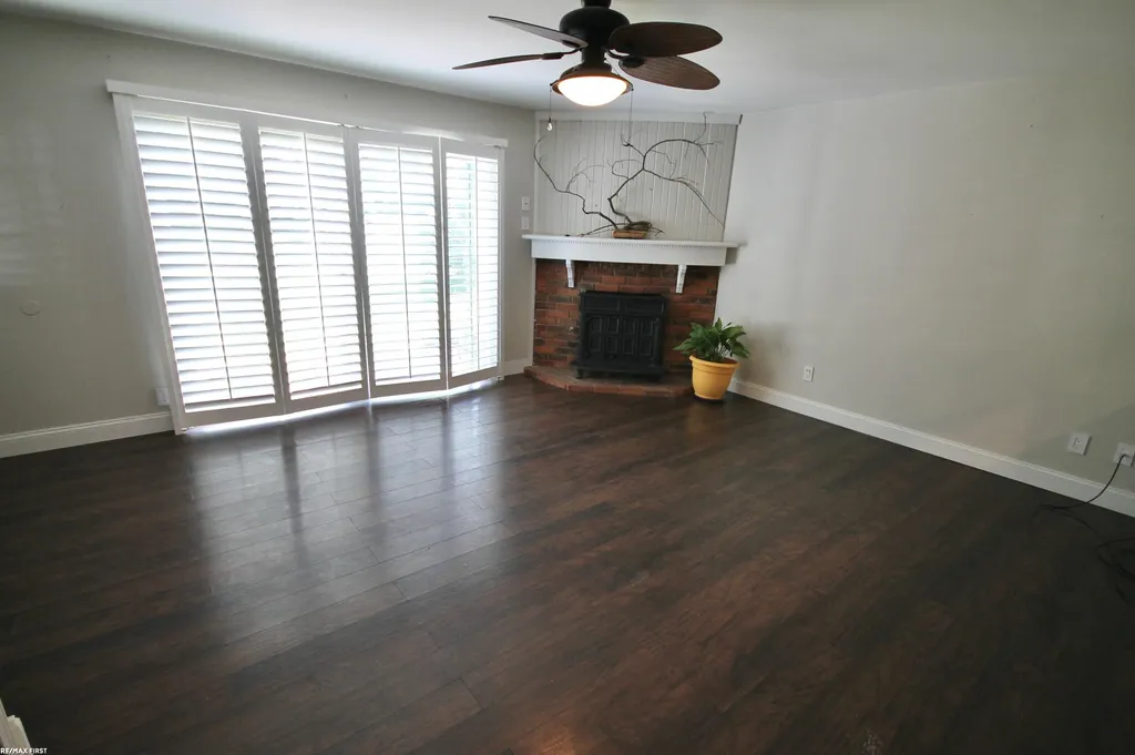 48 W Burdick Street Oxford Village MI 48371