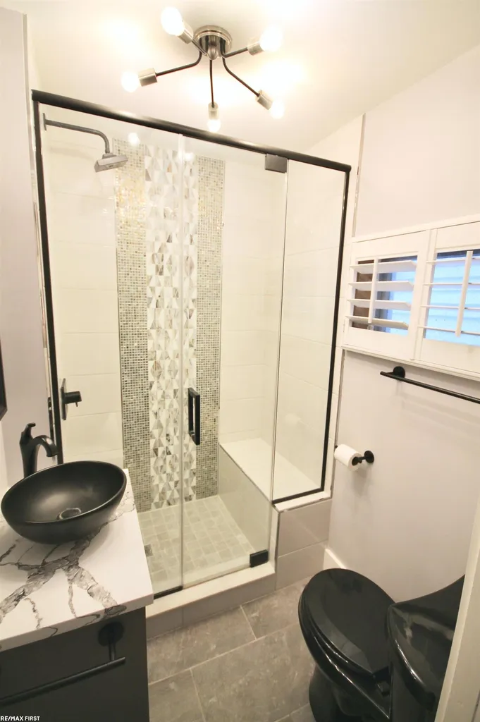 48 W Burdick Street Oxford Village MI 48371