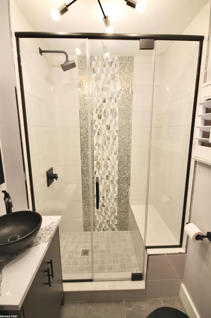 48 W Burdick Street Oxford Village MI 48371