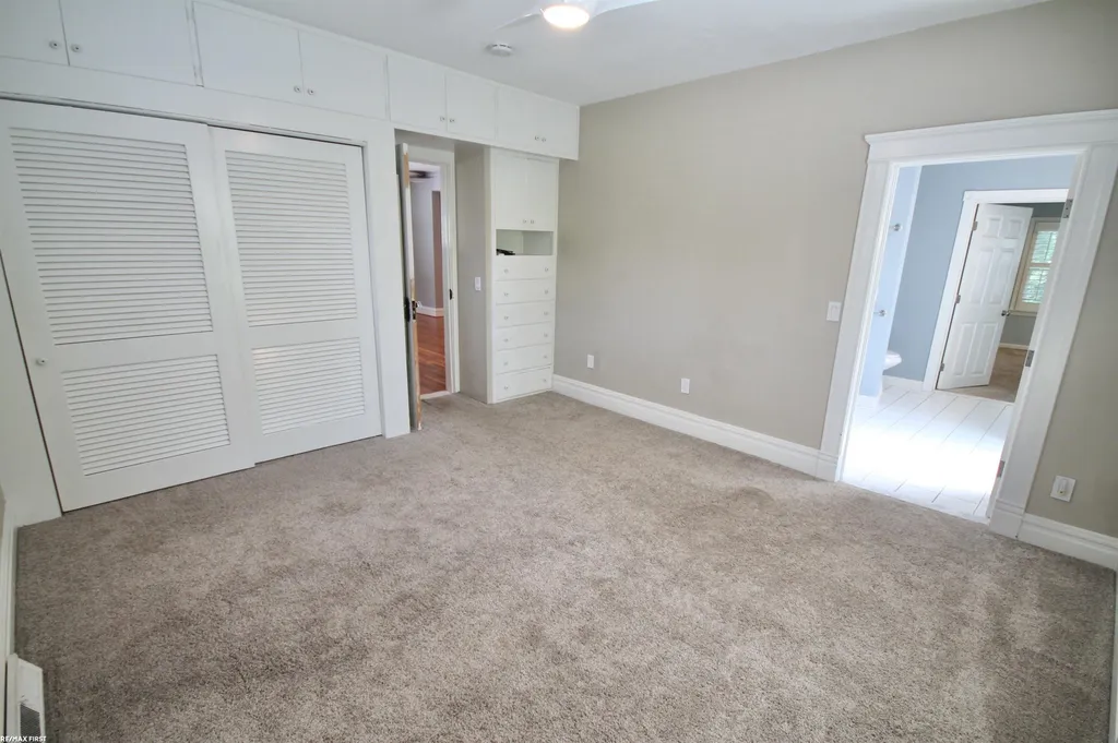 48 W Burdick Street Oxford Village MI 48371