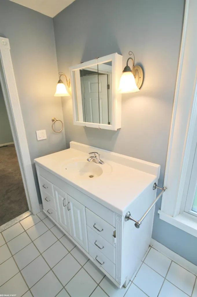 48 W Burdick Street Oxford Village MI 48371