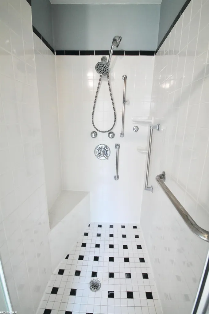 48 W Burdick Street Oxford Village MI 48371