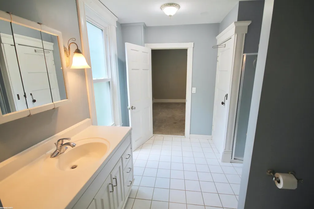 48 W Burdick Street Oxford Village MI 48371