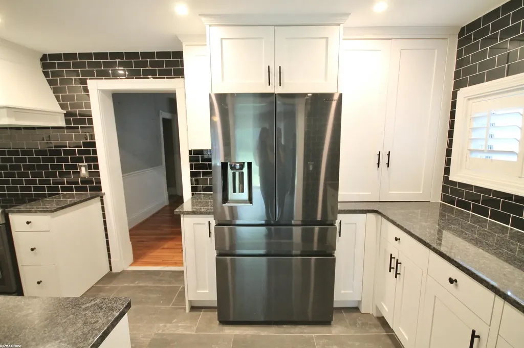 48 W Burdick Street Oxford Village MI 48371